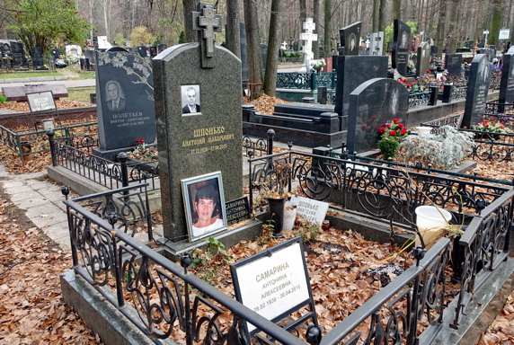 Классический памятник с фаской по периметру и православным крестом